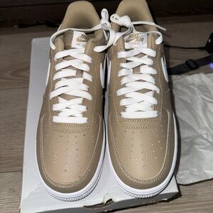 Nike Air Force 1 Low - Tan & White Size 8 NEW D.S